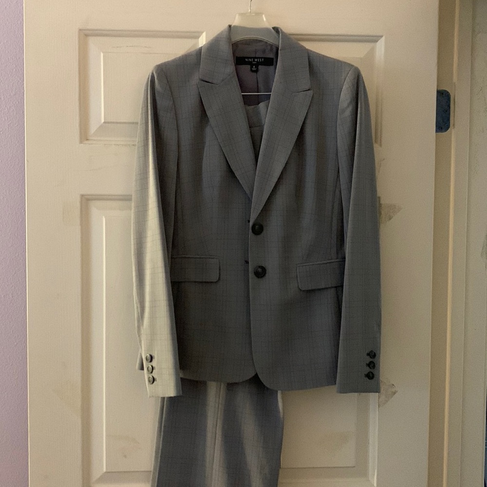 2 piece suit set with pants size 4